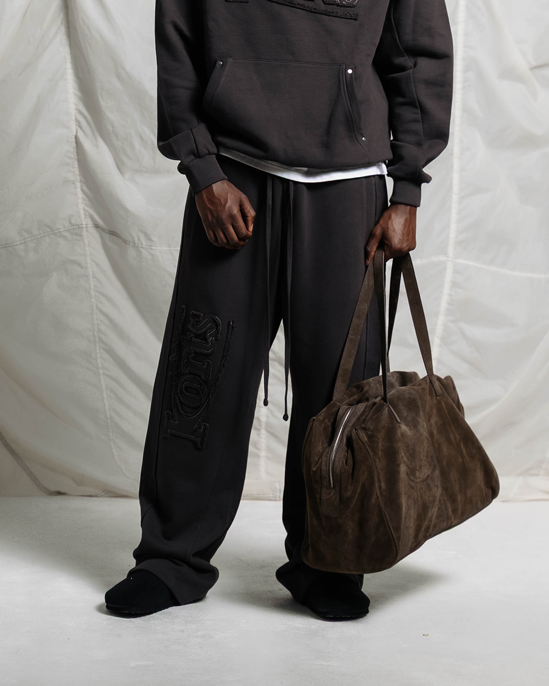 KORTS PATCHWORK STRAIGHT JOGGER | CHARCOAL