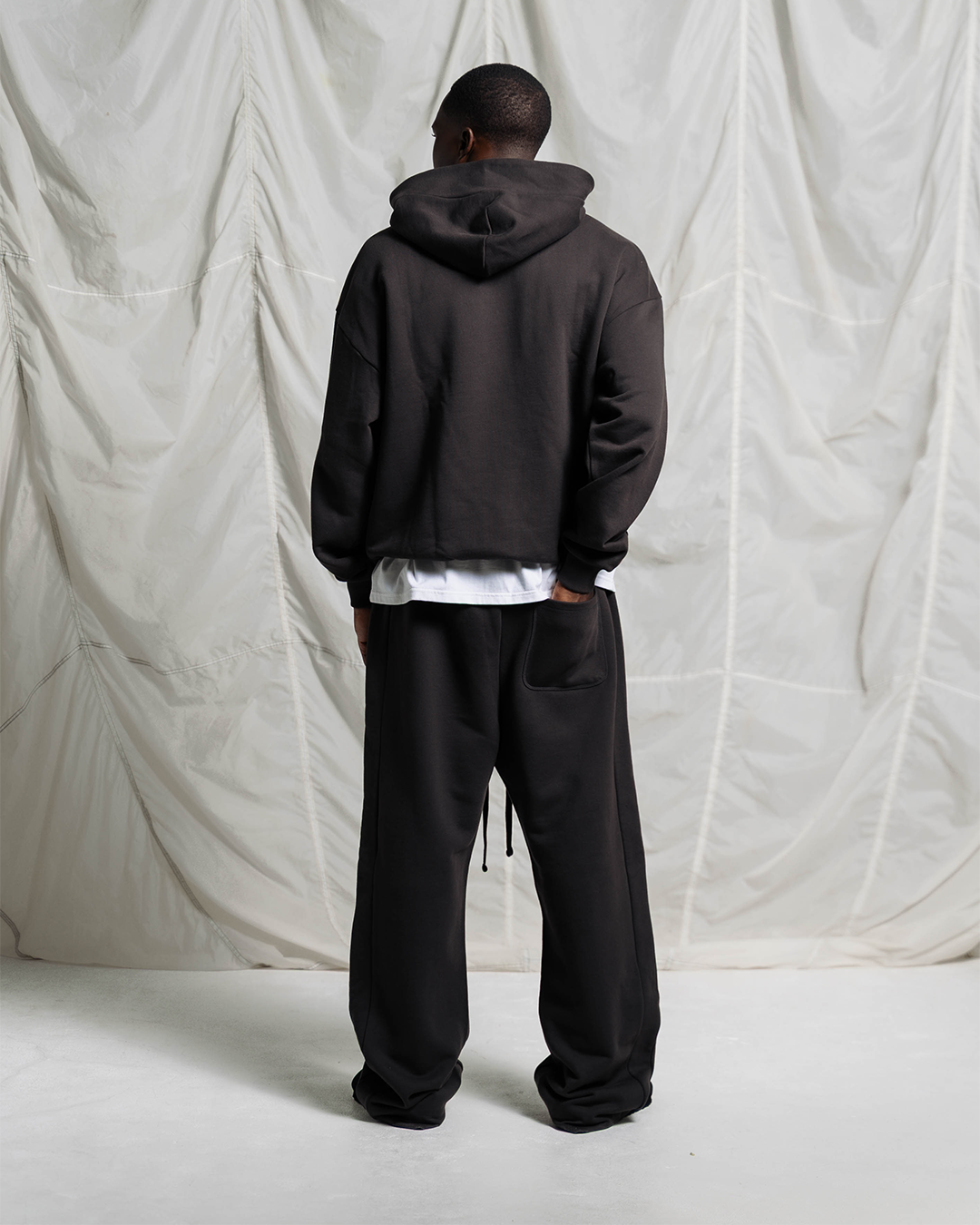 KORTS PATCHWORK STRAIGHT JOGGER | CHARCOAL